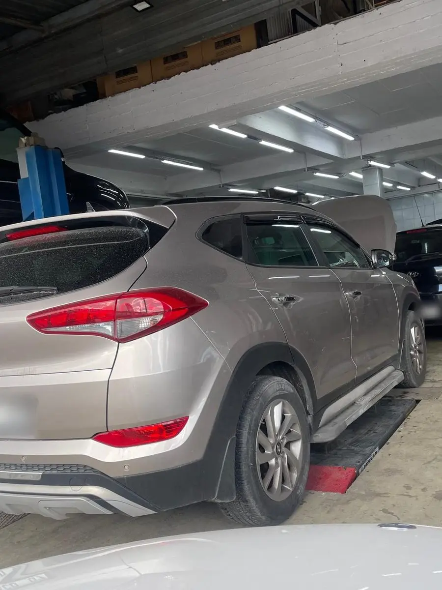 Ayka Otomotiv atölyesinde bekleyen bej Hyundai Tucson